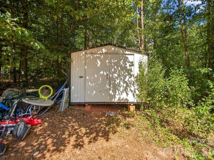 8027 Hillanby Court, Waxhaw, NC 28173.  MLS# CAR4423672, YatesRealty ID 51596. 