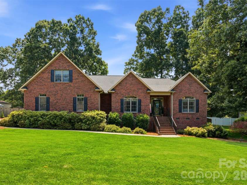 150 Saddlewood Lane, Statesville, NC 28625.  MLS# CAR4423804, YatesRealty ID 51598. 