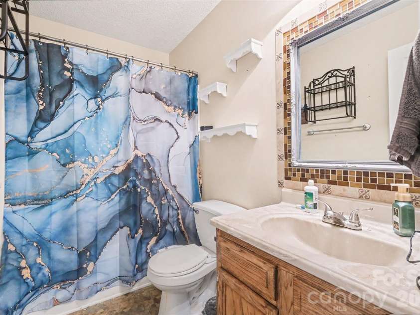 983 Farmington Court, Concord, NC 28025.  MLS# CAR4423644, YatesRealty ID 51599. Full Bath #2