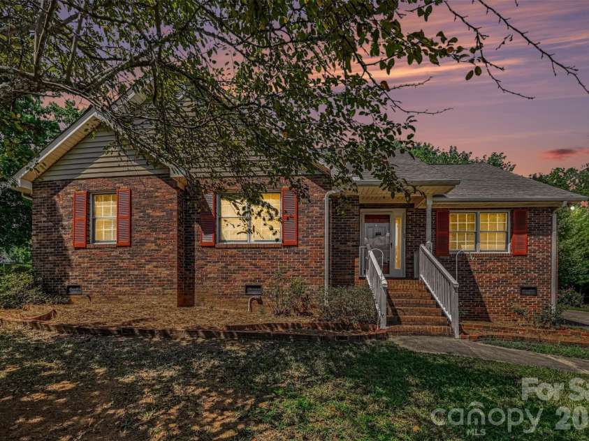 983 Farmington Court, Concord, NC 28025.  MLS# CAR4423644, YatesRealty ID 51599. Full Brick Ranch