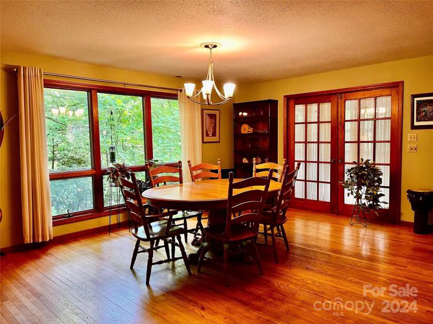 585 Nottingham Road, Brevard, NC 28712.  MLS# CAR4207707, YatesRealty ID 516. Dining area