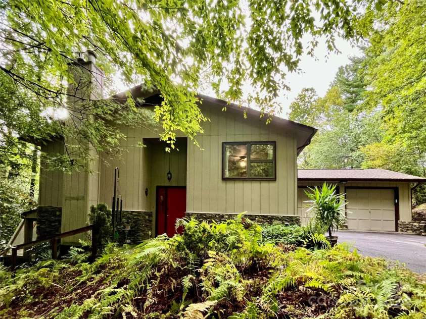 585 Nottingham Road, Brevard, NC 28712.  MLS# CAR4207707, YatesRealty ID 516. Secluded home on knoll