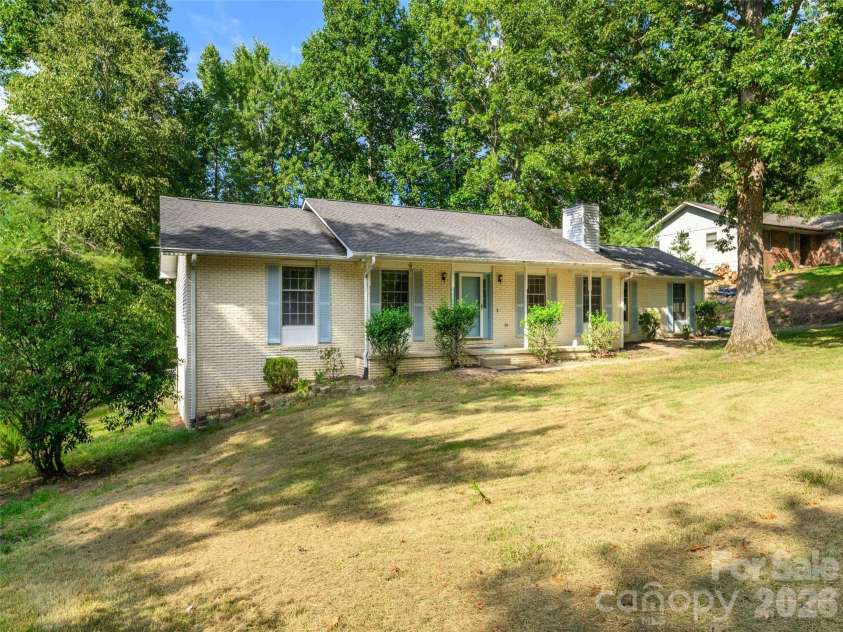 209 Trappers Trail, Hendersonville, NC 28739.  MLS# CAR4423581, YatesRealty ID 51600. 