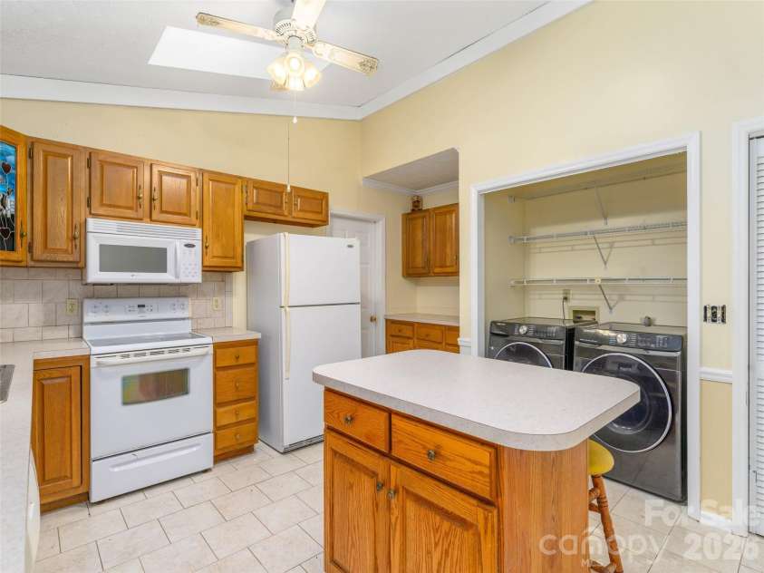 209 Trappers Trail, Hendersonville, NC 28739.  MLS# CAR4423581, YatesRealty ID 51600. 