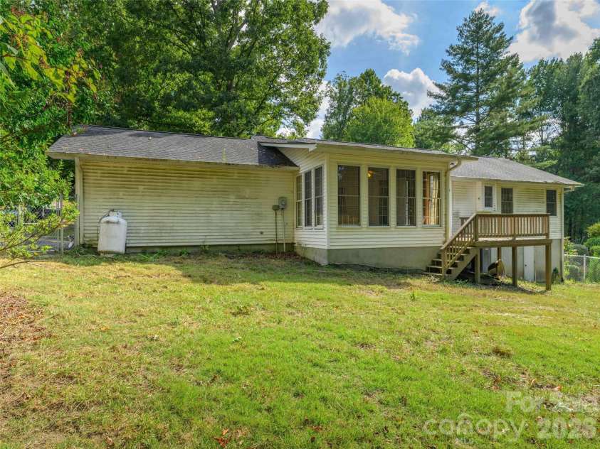 209 Trappers Trail, Hendersonville, NC 28739.  MLS# CAR4423581, YatesRealty ID 51600. 