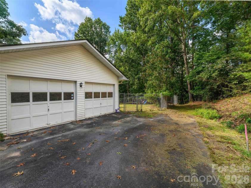 209 Trappers Trail, Hendersonville, NC 28739.  MLS# CAR4423581, YatesRealty ID 51600. 