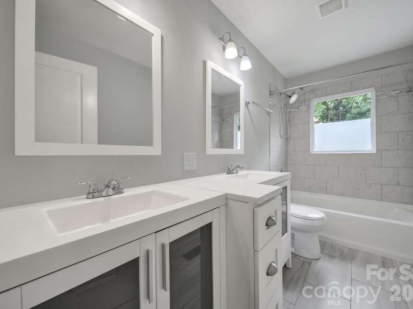 1200 Vickie Lane, Matthews, NC 28104.  MLS# CAR4423323, YatesRealty ID 51602. 