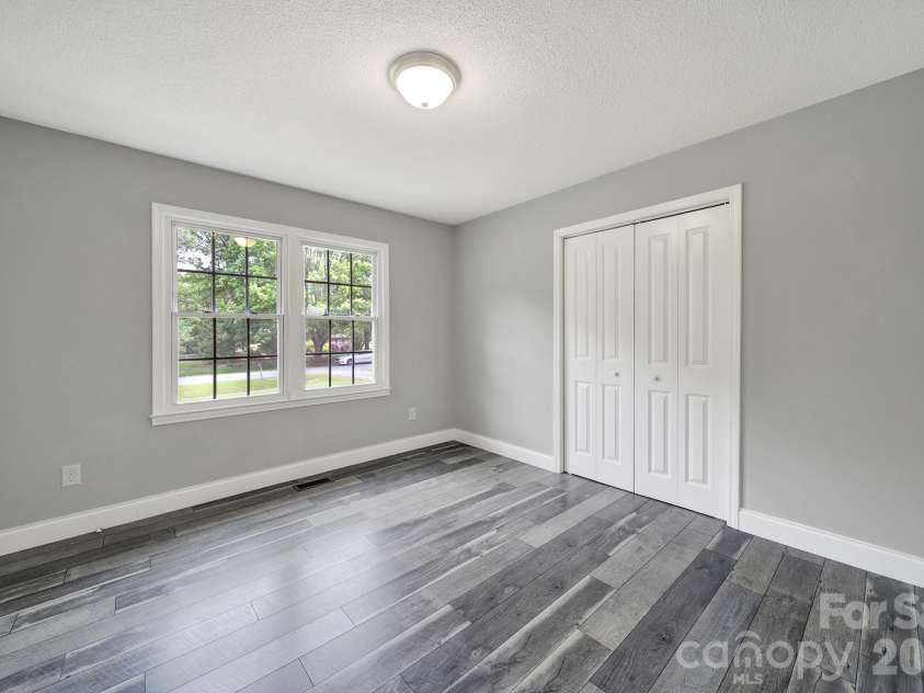 1200 Vickie Lane, Matthews, NC 28104.  MLS# CAR4423323, YatesRealty ID 51602. 