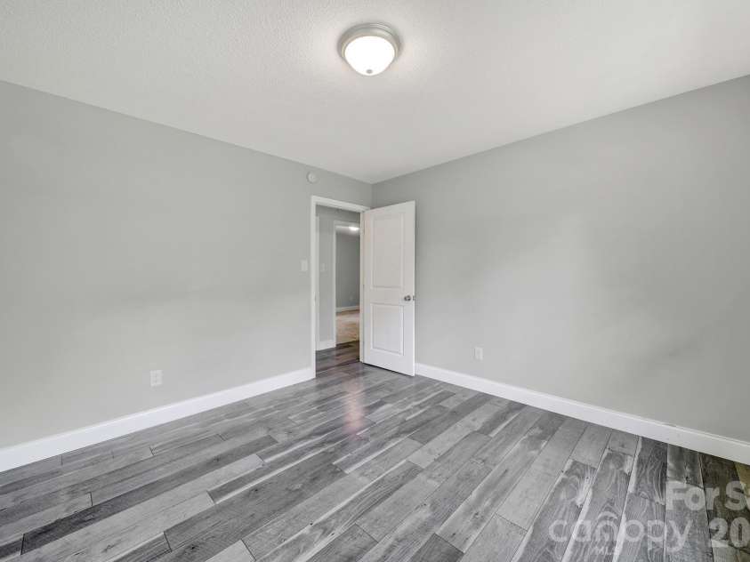 1200 Vickie Lane, Matthews, NC 28104.  MLS# CAR4423323, YatesRealty ID 51602. 