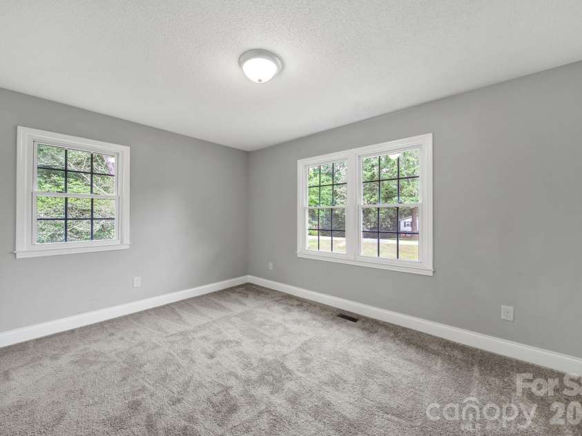1200 Vickie Lane, Matthews, NC 28104.  MLS# CAR4423323, YatesRealty ID 51602. 