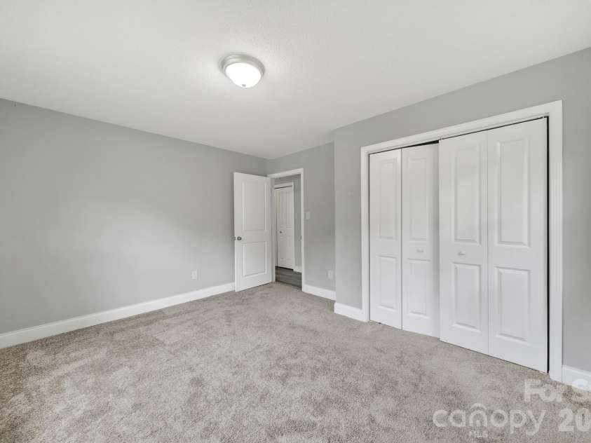 1200 Vickie Lane, Matthews, NC 28104.  MLS# CAR4423323, YatesRealty ID 51602. 
