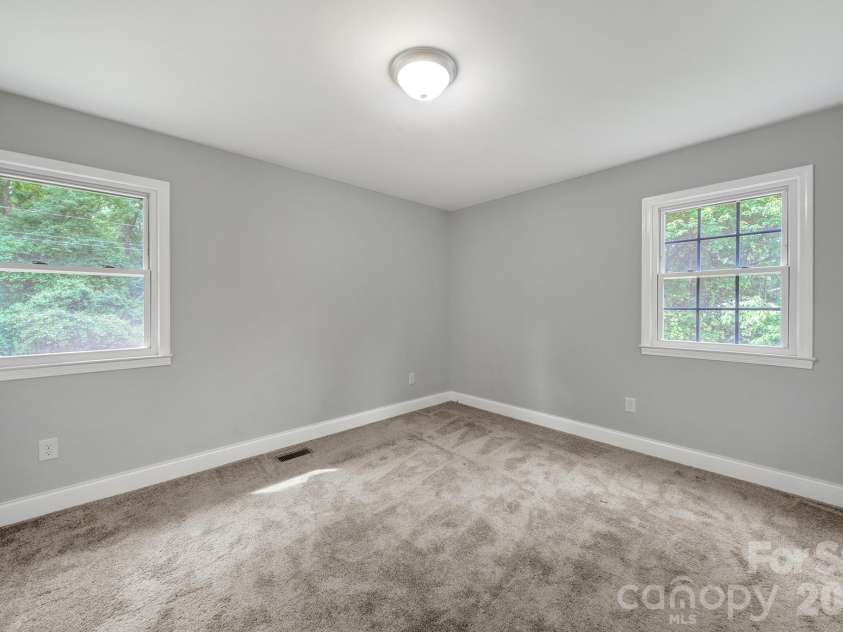 1200 Vickie Lane, Matthews, NC 28104.  MLS# CAR4423323, YatesRealty ID 51602. 