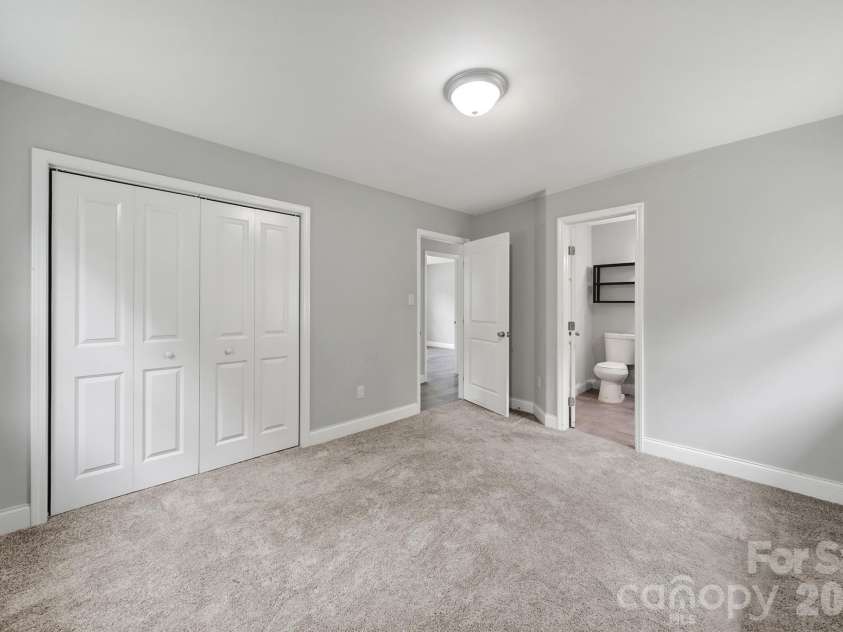 1200 Vickie Lane, Matthews, NC 28104.  MLS# CAR4423323, YatesRealty ID 51602. 