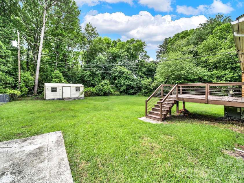 1200 Vickie Lane, Matthews, NC 28104.  MLS# CAR4423323, YatesRealty ID 51602. 