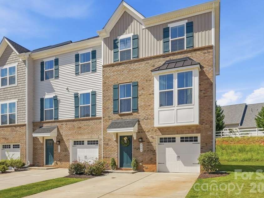 2606 Grantham Place Drive, Fort Mill, SC 29715.  MLS# CAR4423655, YatesRealty ID 51605. Desirable end unit
