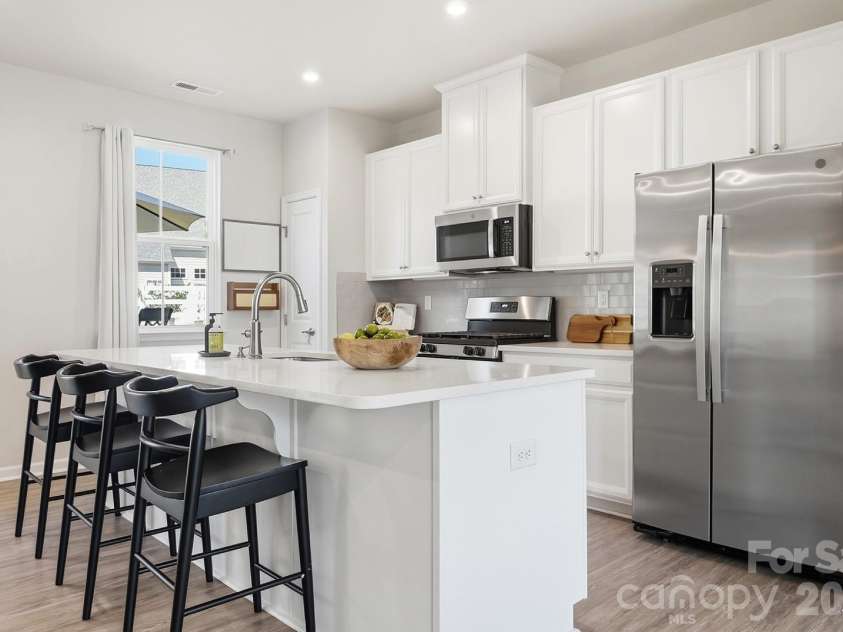 2606 Grantham Place Drive, Fort Mill, SC 29715.  MLS# CAR4423655, YatesRealty ID 51605. Open kitchen