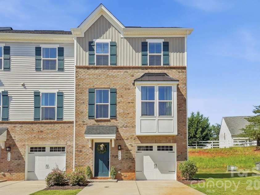 2606 Grantham Place Drive, Fort Mill, SC 29715.  MLS# CAR4423655, YatesRealty ID 51605. Welcome Home