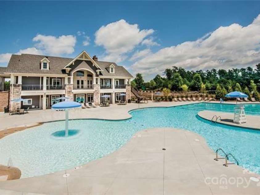 10029 Daufuskie Drive, Charlotte, NC 28278.  MLS# CAR4204538, YatesRealty ID 5161. Palisades HOA pool