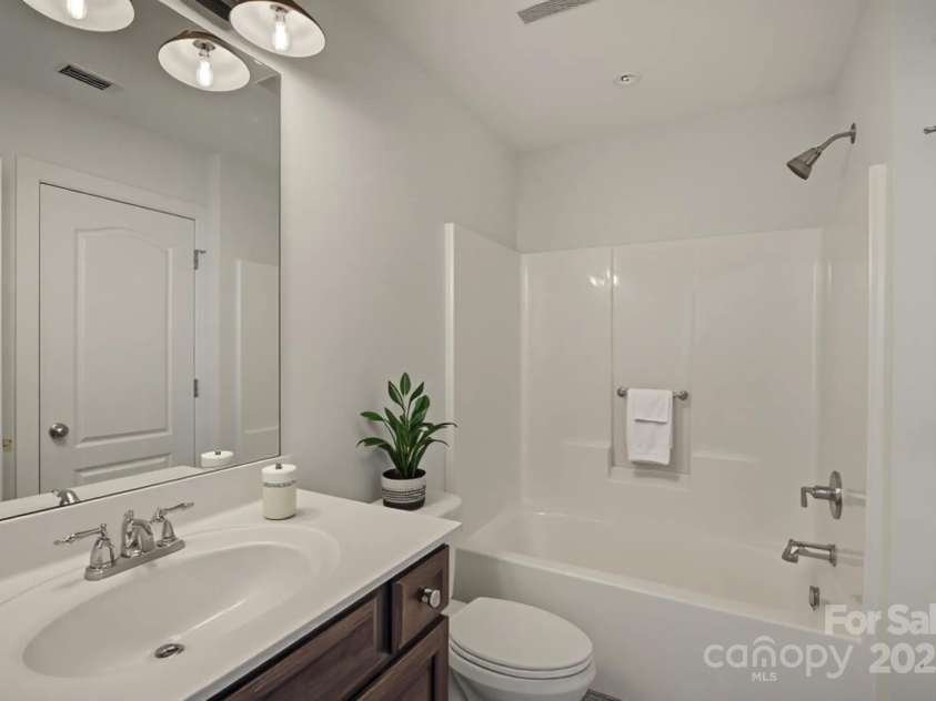10029 Daufuskie Drive, Charlotte, NC 28278.  MLS# CAR4204538, YatesRealty ID 5161. Virtually staged Bathroom for bedroom 2
