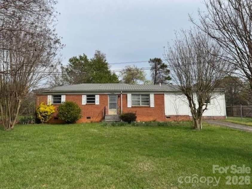 408 Clark Boulevard, Charlotte, NC 28262.  MLS# CAR4360135, YatesRealty ID 5161. 