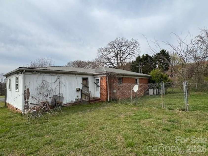 408 Clark Boulevard, Charlotte, NC 28262.  MLS# CAR4360135, YatesRealty ID 5161. 