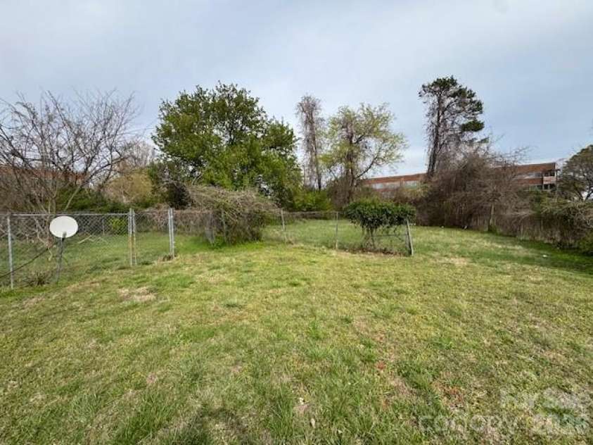 408 Clark Boulevard, Charlotte, NC 28262.  MLS# CAR4360135, YatesRealty ID 5161. 