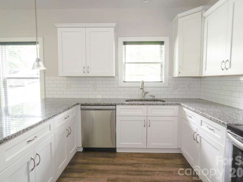 2908 Burgess Drive, Charlotte, NC 28208.  MLS# CAR4422453, YatesRealty ID 51610. 