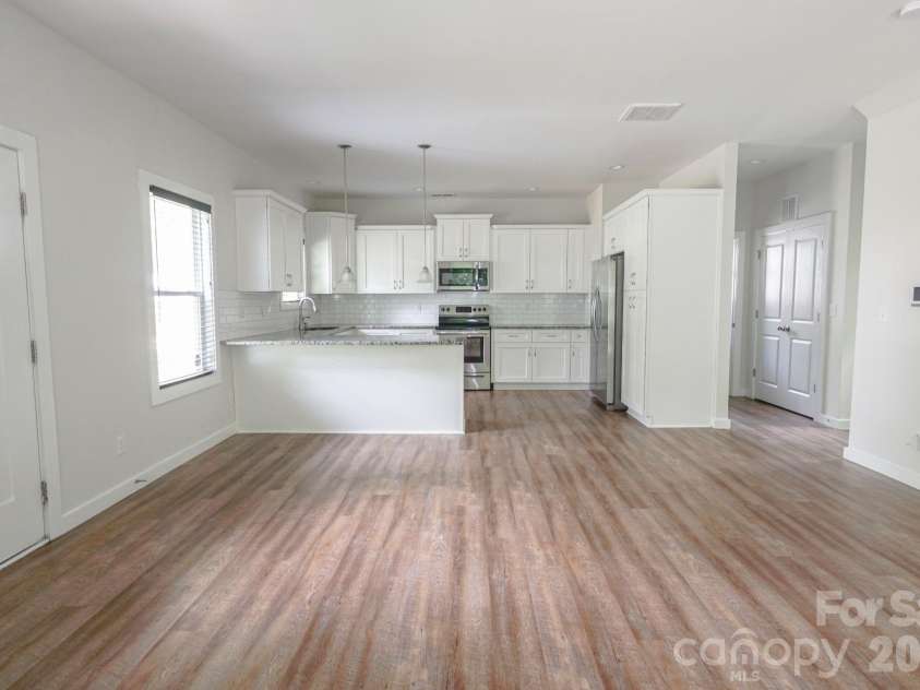 2908 Burgess Drive, Charlotte, NC 28208.  MLS# CAR4422453, YatesRealty ID 51610. 
