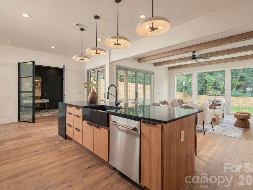 846 Belmont Avenue, Charlotte, NC 28205.  MLS# CAR4422854, YatesRealty ID 51612. 