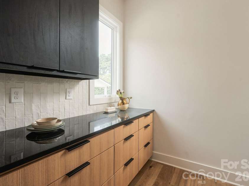 846 Belmont Avenue, Charlotte, NC 28205.  MLS# CAR4422854, YatesRealty ID 51612. 