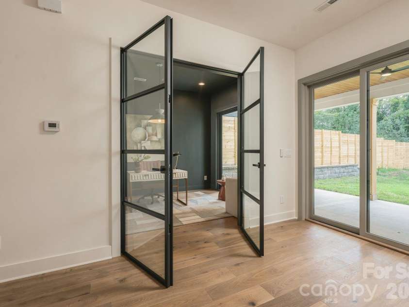 846 Belmont Avenue, Charlotte, NC 28205.  MLS# CAR4422854, YatesRealty ID 51612. 