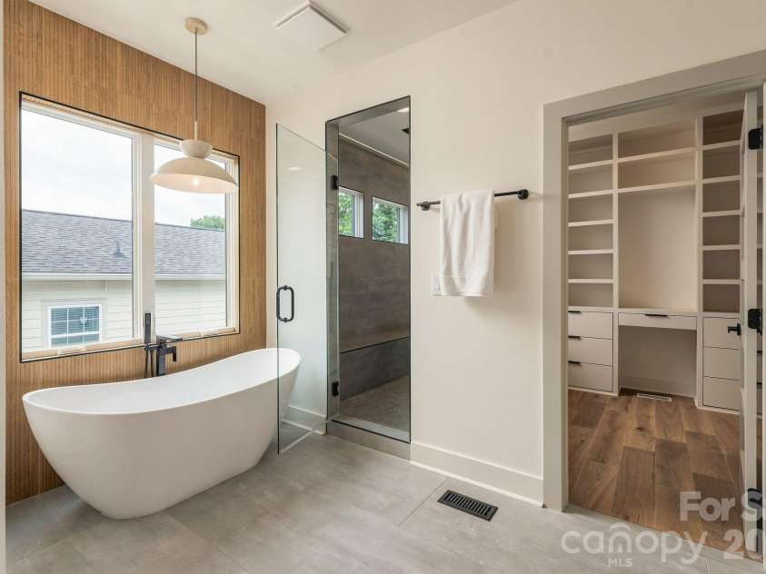 846 Belmont Avenue, Charlotte, NC 28205.  MLS# CAR4422854, YatesRealty ID 51612. 