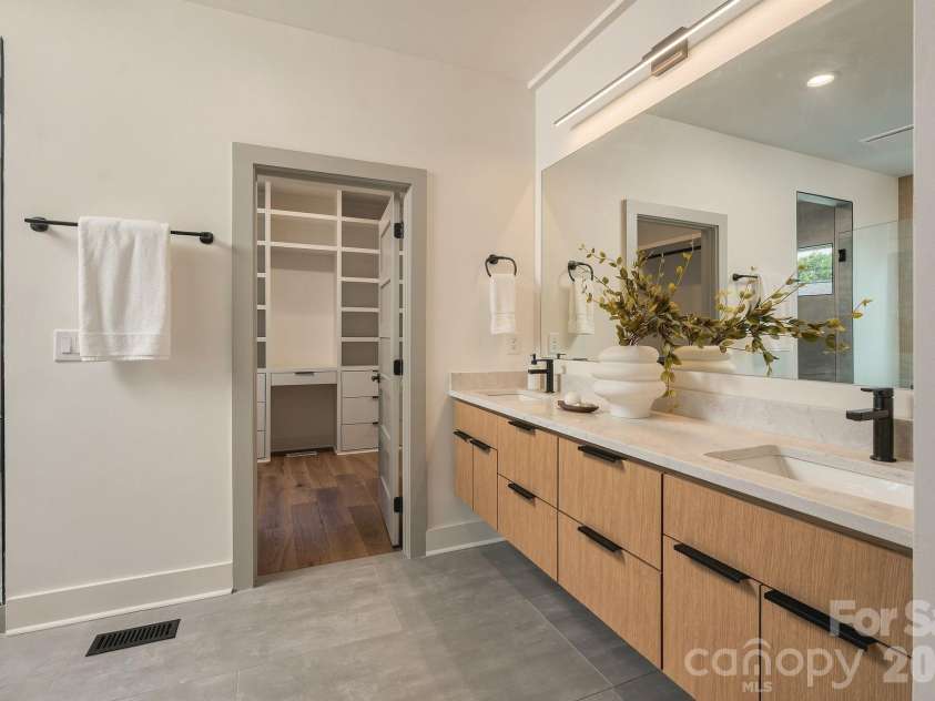 846 Belmont Avenue, Charlotte, NC 28205.  MLS# CAR4422854, YatesRealty ID 51612. 