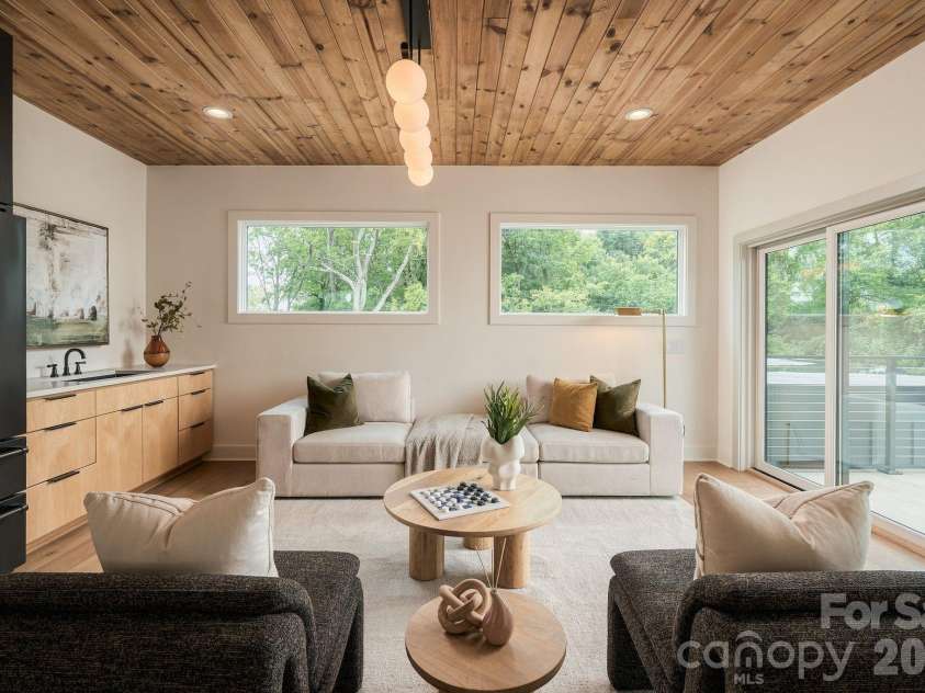 846 Belmont Avenue, Charlotte, NC 28205.  MLS# CAR4422854, YatesRealty ID 51612. 