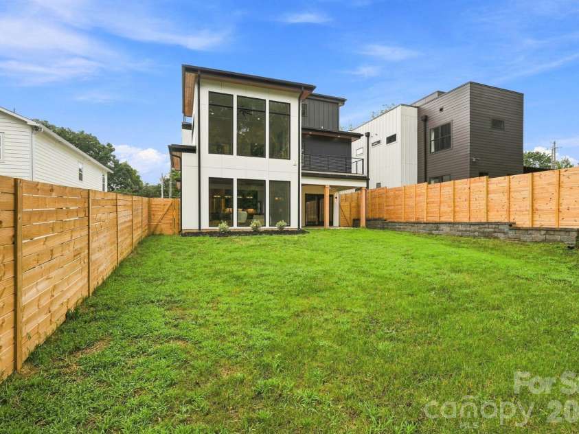 846 Belmont Avenue, Charlotte, NC 28205.  MLS# CAR4422854, YatesRealty ID 51612. 