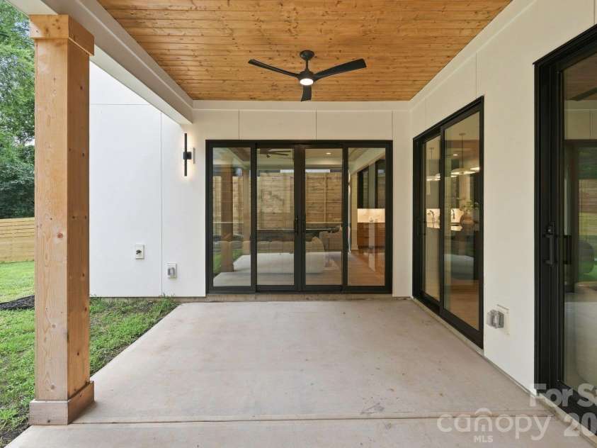 846 Belmont Avenue, Charlotte, NC 28205.  MLS# CAR4422854, YatesRealty ID 51612. 