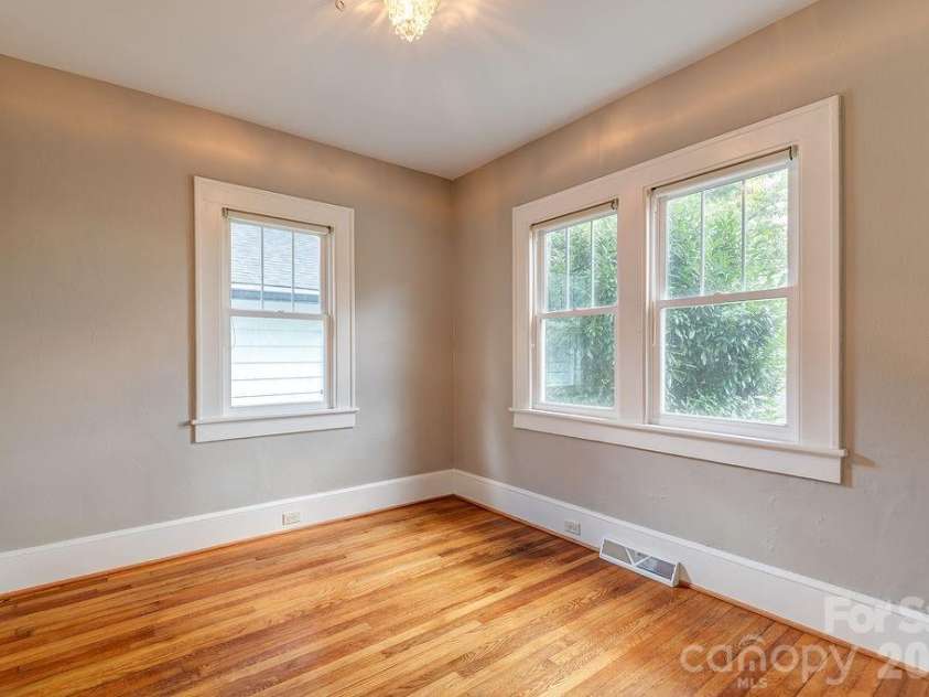 11 Temple Avenue, Asheville, NC 28804.  MLS# CAR4421842, YatesRealty ID 51613. Second bedroom