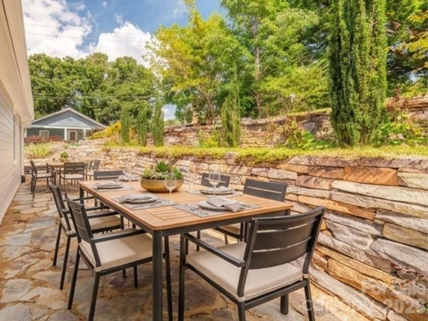 11 Temple Avenue, Asheville, NC 28804.  MLS# CAR4421842, YatesRealty ID 51613. Virtually staged