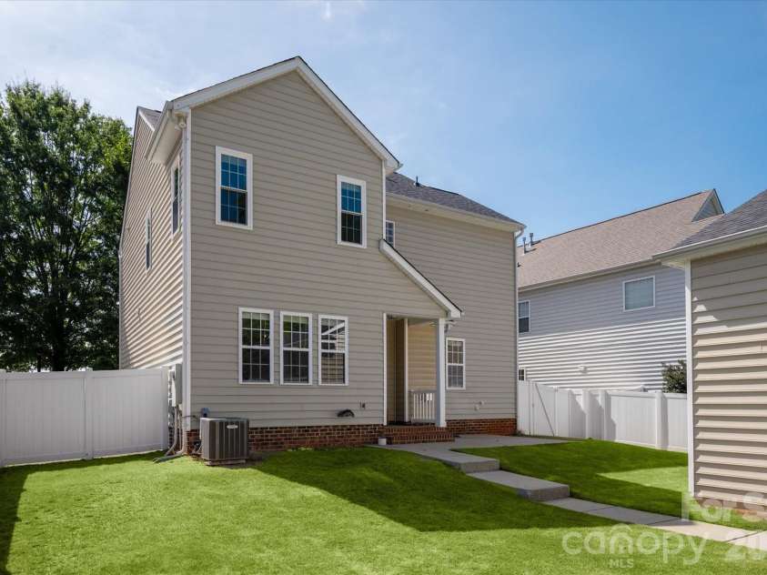 10431 Alvarado Way, Charlotte, NC 28277.  MLS# CAR4421425, YatesRealty ID 51614. 