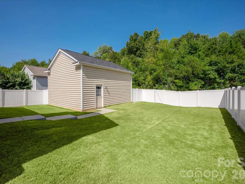 10431 Alvarado Way, Charlotte, NC 28277.  MLS# CAR4421425, YatesRealty ID 51614. 