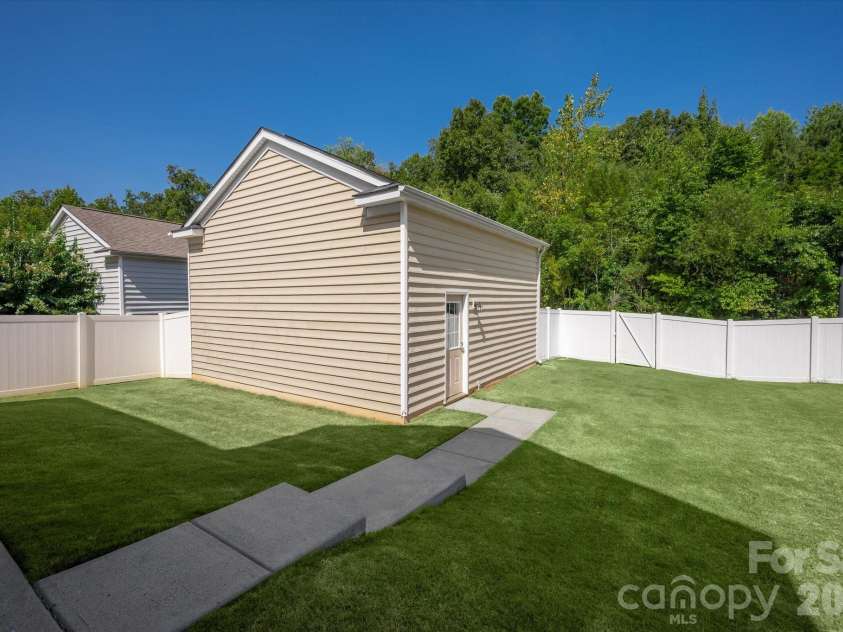 10431 Alvarado Way, Charlotte, NC 28277.  MLS# CAR4421425, YatesRealty ID 51614. 