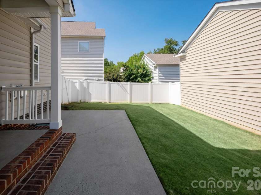 10431 Alvarado Way, Charlotte, NC 28277.  MLS# CAR4421425, YatesRealty ID 51614. 