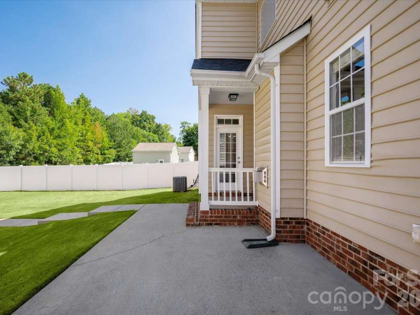 10431 Alvarado Way, Charlotte, NC 28277.  MLS# CAR4421425, YatesRealty ID 51614. 