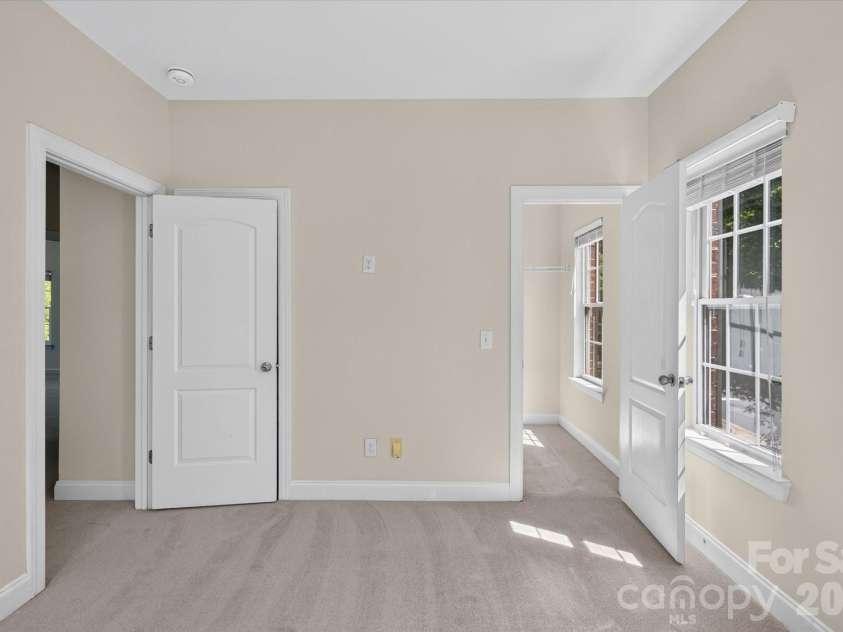 10431 Alvarado Way, Charlotte, NC 28277.  MLS# CAR4421425, YatesRealty ID 51614. New carpet throughout