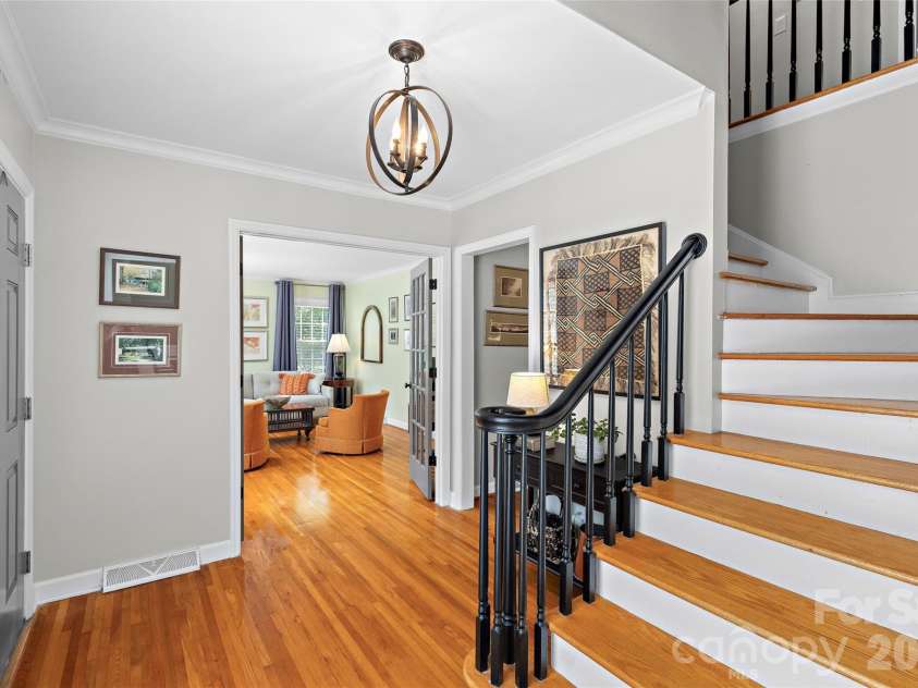 1109 Tuxedo Court, Charlotte, NC 28211.  MLS# CAR4423114, YatesRealty ID 51615. 