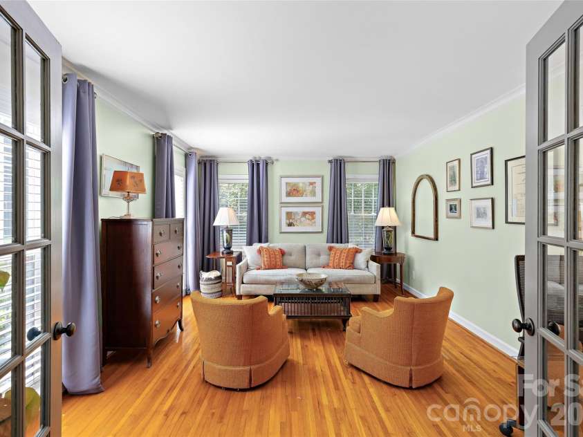 1109 Tuxedo Court, Charlotte, NC 28211.  MLS# CAR4423114, YatesRealty ID 51615. 