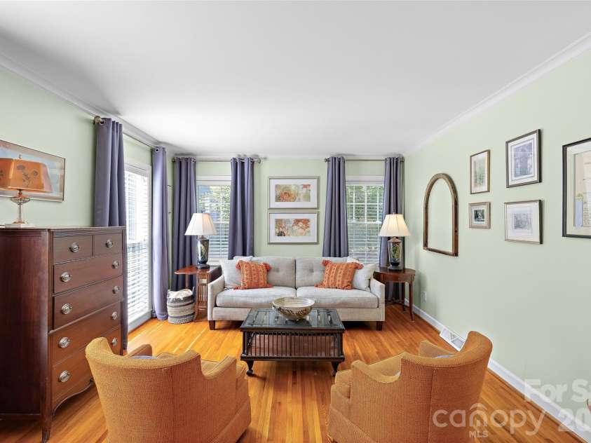 1109 Tuxedo Court, Charlotte, NC 28211.  MLS# CAR4423114, YatesRealty ID 51615. 