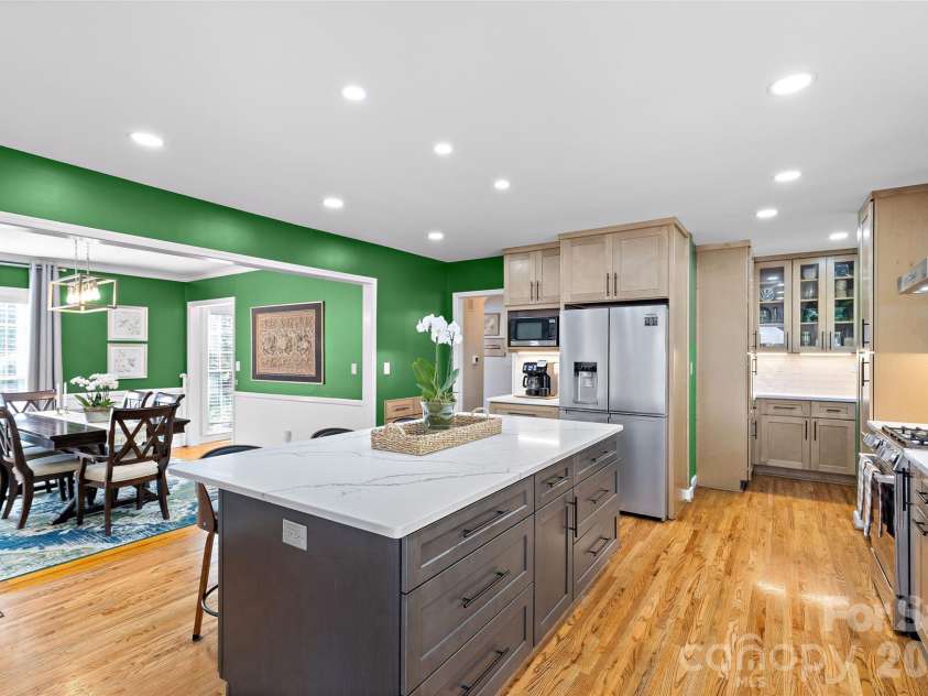 1109 Tuxedo Court, Charlotte, NC 28211.  MLS# CAR4423114, YatesRealty ID 51615. 