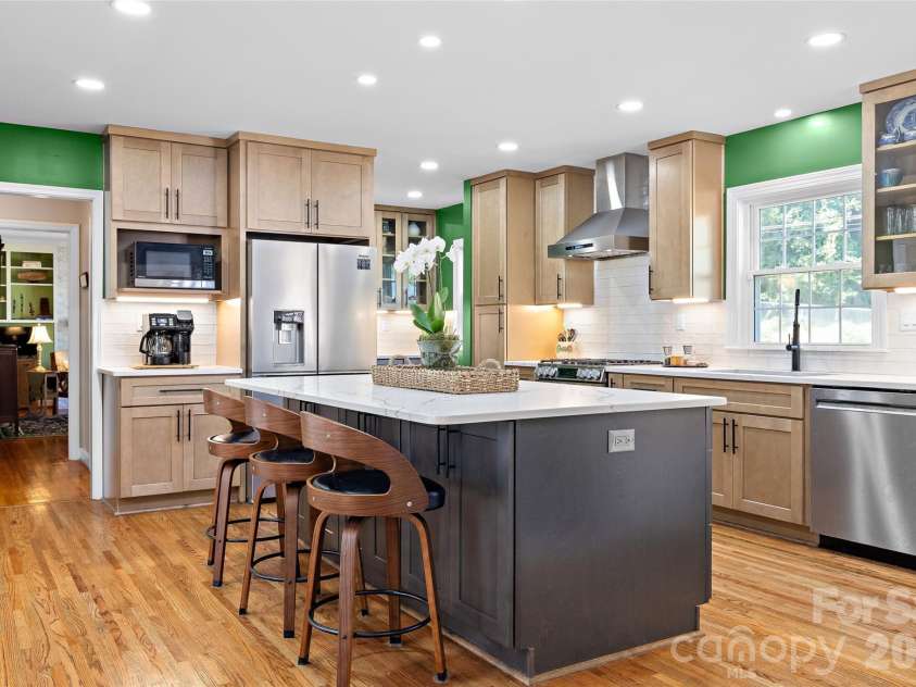1109 Tuxedo Court, Charlotte, NC 28211.  MLS# CAR4423114, YatesRealty ID 51615. 