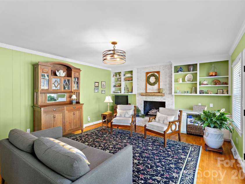 1109 Tuxedo Court, Charlotte, NC 28211.  MLS# CAR4423114, YatesRealty ID 51615. 